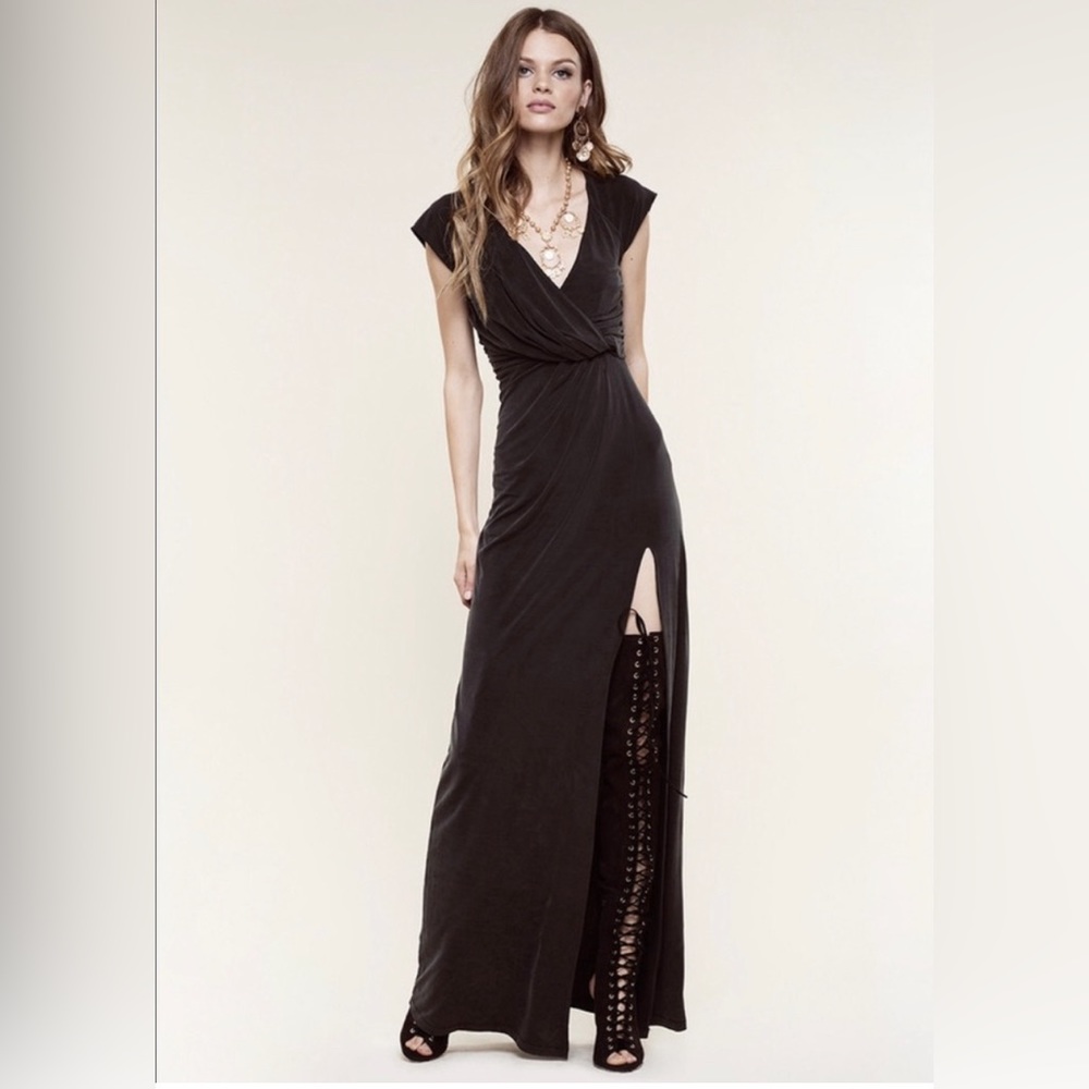 The Jetset Diaries Novella Black Maxi Dress.
Size S - Picture 2 of 6